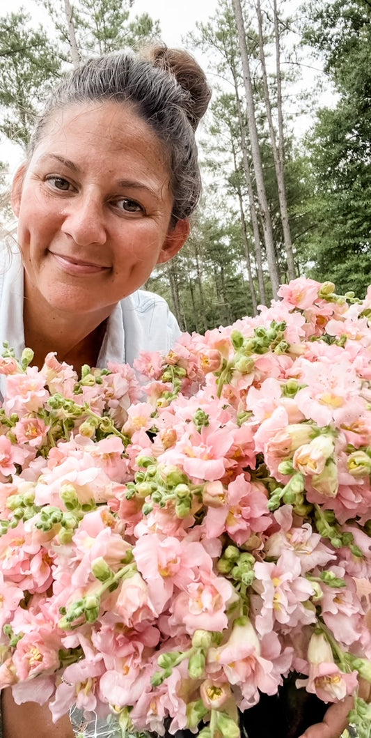 Why Ranunculus and Snapdragons Are Your New Fall Besties in the Garden